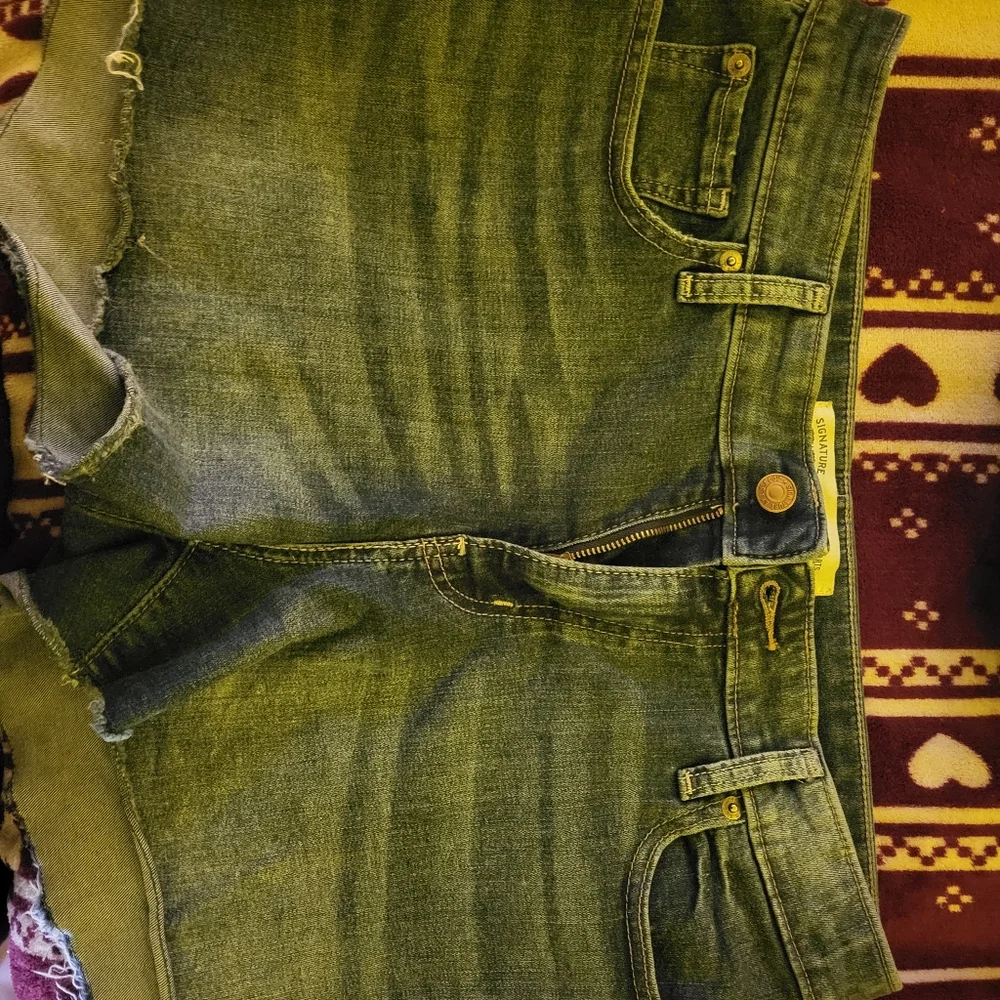 SHORTS - Picture 2 of 2